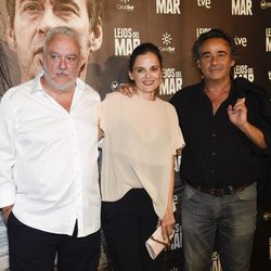 Imanol Uribe, Elena Anaya y Eduard Fernández en el estreno de 'Lejos del mar'