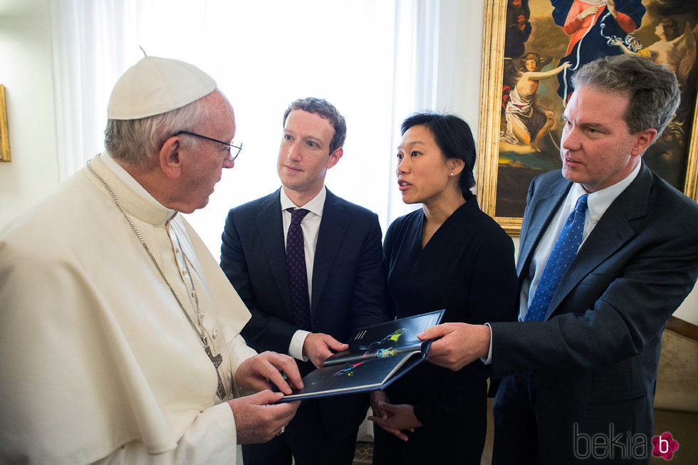 Mark Zuckerberg con el Papa Francisco en Roma