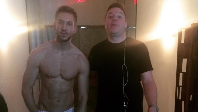 Calvin Harris con su manager