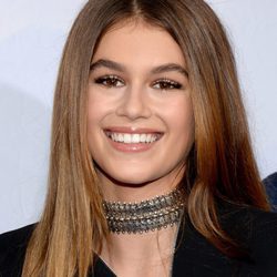 Kaia Gerber sonriente en el estreno de 'Sister Cities'