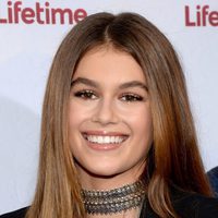 Kaia Gerber sonriente en el estreno de 'Sister Cities'