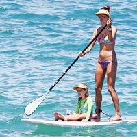 Alessandra Ambrosio y su hija haciendo Paddle Surf