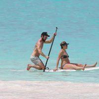 Eva Longoria y su marido haciendo Paddle Surf