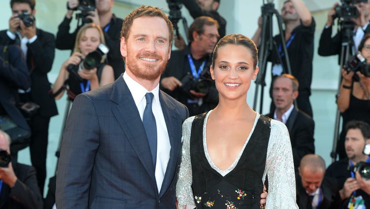 Alicia Vikander y Michael Fassbender en la premiere de 'Between Oceans'