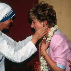 Lady Di en un visita solidaria a La India