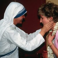 Lady Di en un visita solidaria a La India