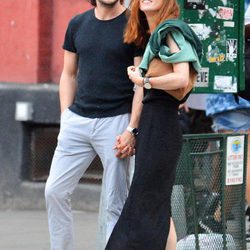 Kit Harington y Rose Leslie paseando de la mano por las calles de Nueva York