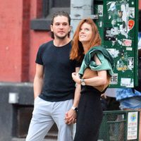 Kit Harington y Rose Leslie paseando de la mano por las calles de Nueva York