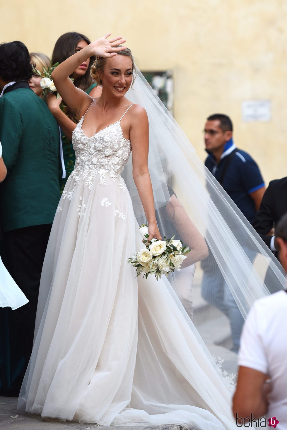 Carrisi Cristel llegando a su boda con el empresario Davor Luksic