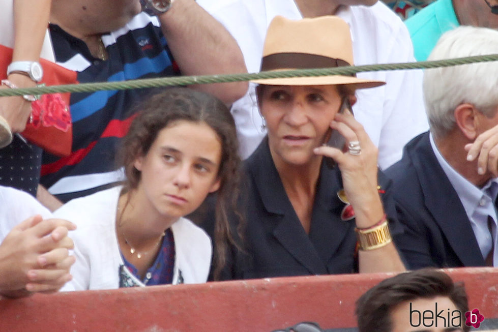 La Infanta Elena y Victoria de Marichalar en la corrida de toros en homenaje a Víctor Barrio