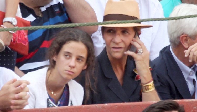 La Infanta Elena y Victoria de Marichalar en la corrida de toros en homenaje a Víctor Barrio