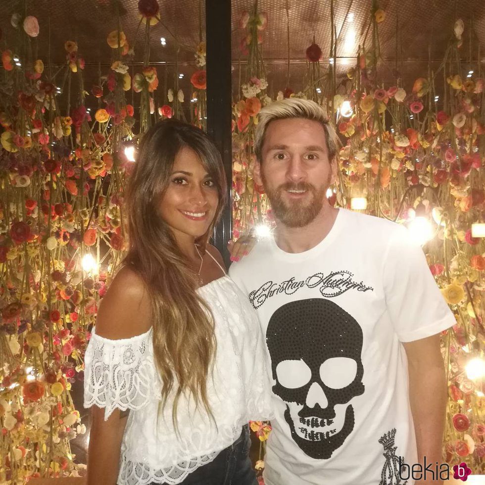 Leo Messi y Antonella Roccuzzo en un restaurante en Barcelona