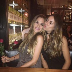 Elena Galera celebrando su cumpleaños con Melissa Jiménez