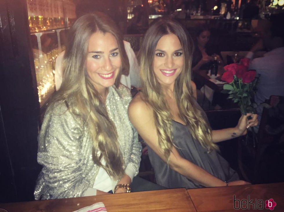 Elena Galera celebrando su cumpleaños con Júlia Vigas