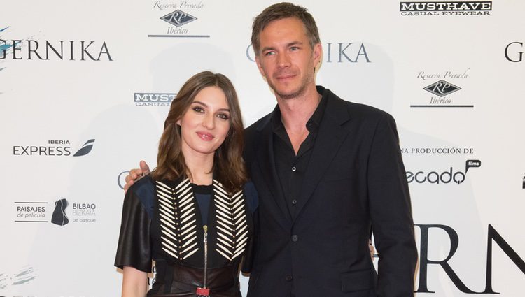 María Valverde junto a James D'Arcy en el estreno de 'Gernika'