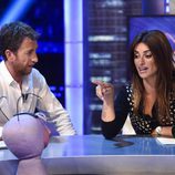 Pablo Motos con Penélepe Cruz en 'El hormiguero'