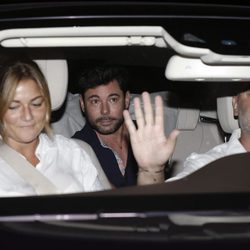 Miguel Poveda llegando a la parrillada previa a la boda de Rocío Carrascto y Fidel Albiac