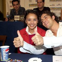 Chenoa y David Bisbal en un acto promocional de 'Operación Triunfo 1'