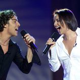 Chenoa y David Bisbal interpretando 'Escondidos' en 'Operación Triunfo 1'