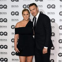 Amy Schumer y su novio en los Premios GQ 2016 en Londres