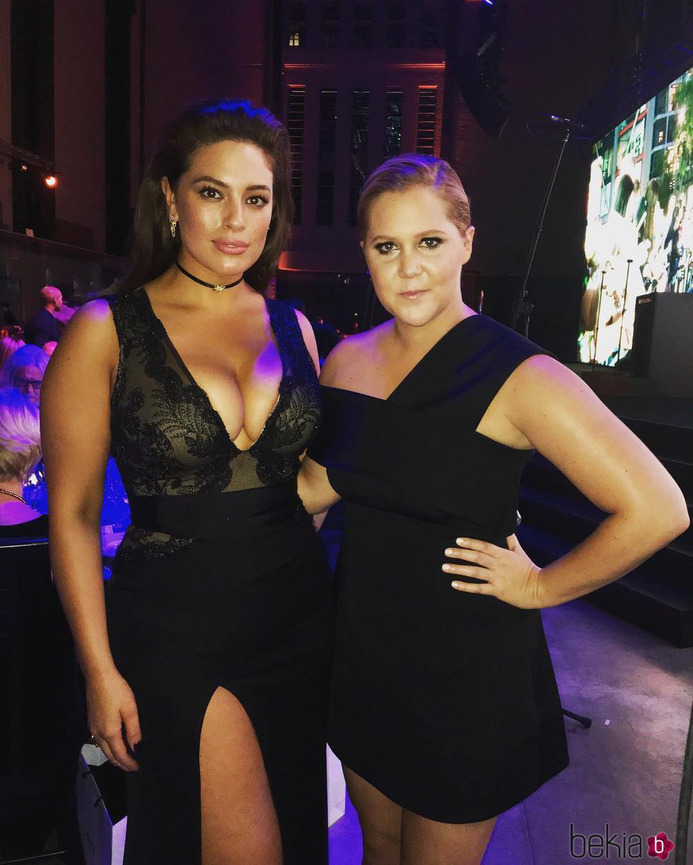 Amy Schumer y Ashley Graham en los Premios GQ 2016