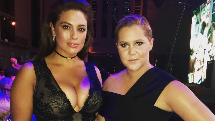 Amy Schumer y Ashley Graham en los Premios GQ 2016