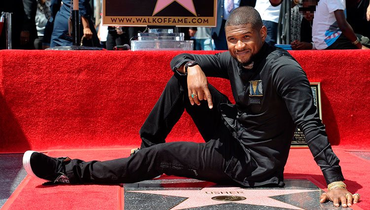 Usher recibe su estrella en el Paseo de la Fama de Hollywood