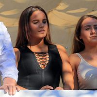 Gloria Camila y Rocío Flores en la procesión de la Virgen de Regla 2016