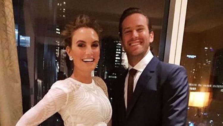 Armie Hammer y su mujer Elizabeth Chambers, embarazada