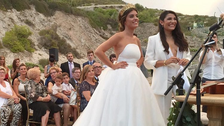 Dulceida y Alba muy sonrientes en su boda