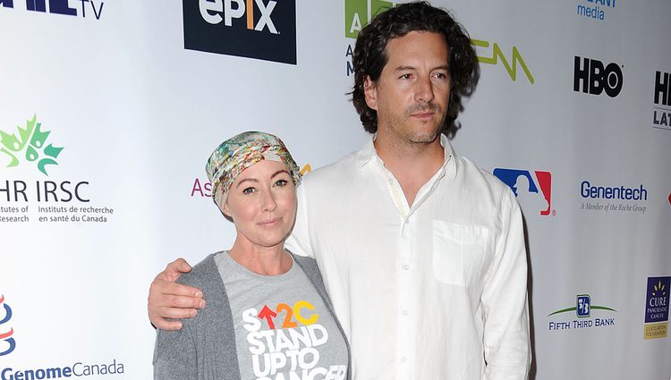 Shannen Doherty con Kurt Iswarienko en 'Stand Up to Cancer'