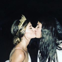 Dulceida y Alba se funden en un beso tras su boda