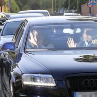 Los Reyes Felipe y Letizia llevan a sus hijas al primer día del nuevo curso