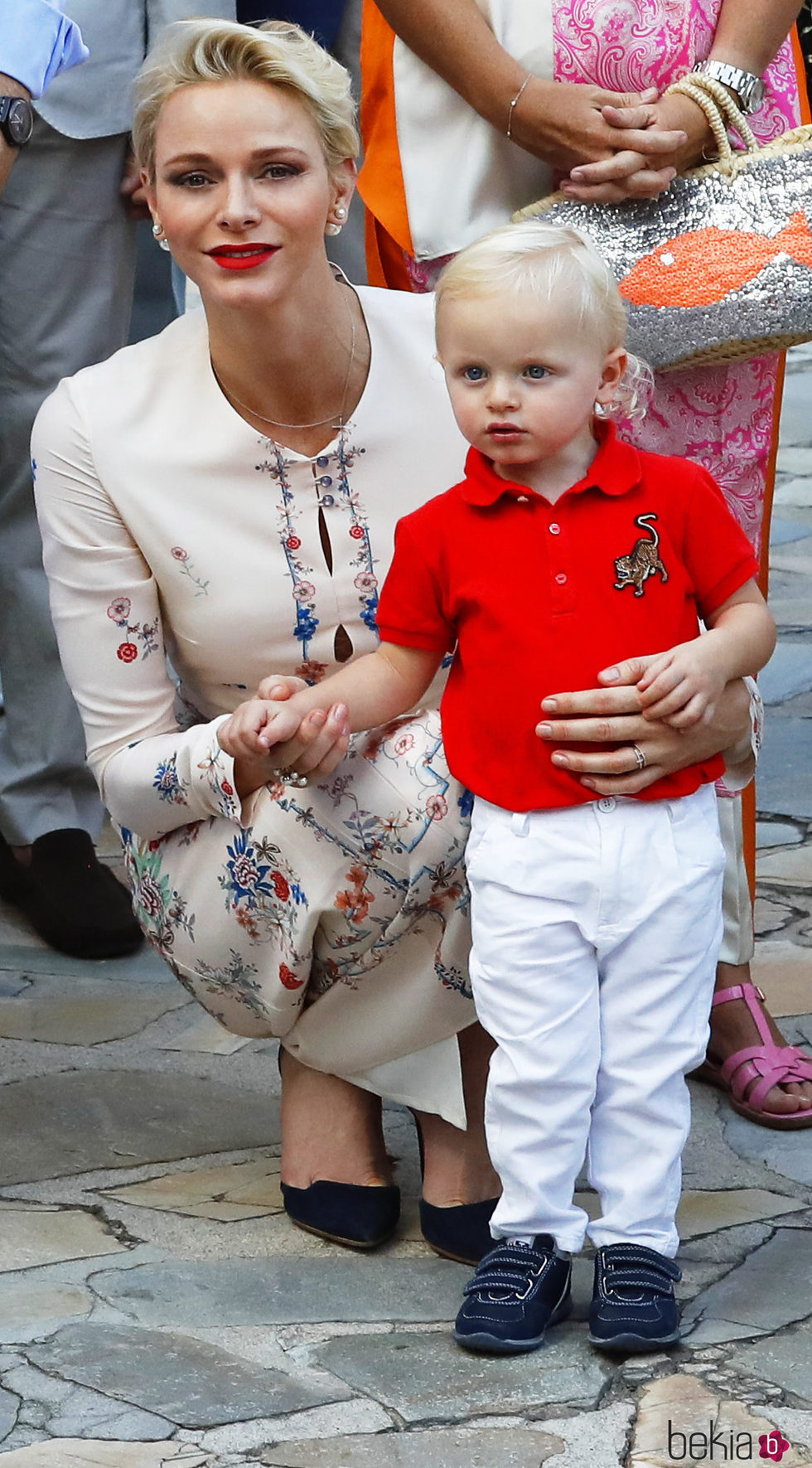 Charlene de Mónaco con su hijo Jacques en el picnic anual de Mónaco 2016