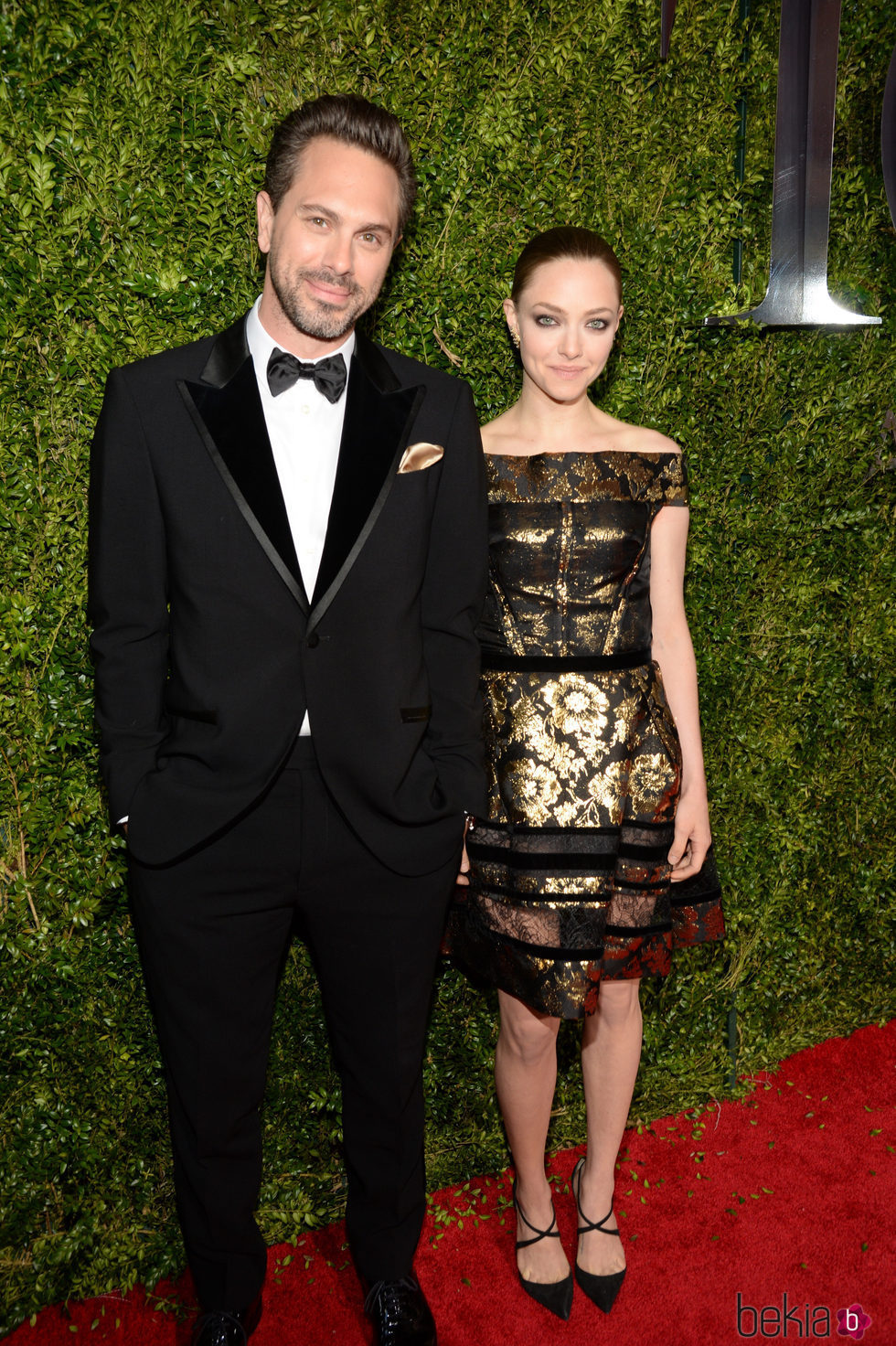 Amanda Seyfried y Thomas Sadoski durante los premios Tony Awards 2015