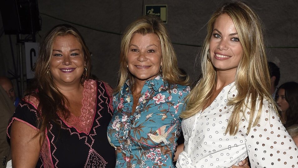 Cari Lapique, Caritina y Carla Goyanes en el front row del desfile de Aristocrazy en Madrid Fashion Show Woman