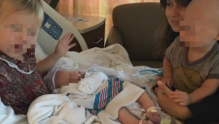 Carmen Gabriela Baldwin con su hermano pequeño Leonardo