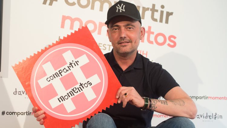 David Delfín en la campaña contra el VIH 'Compartir momentos'