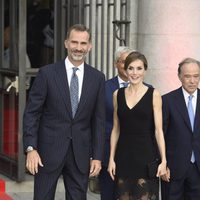 Los Reyes Felipe y Letizia en el estreno de la temporada de ópera del Teatro Real 2016