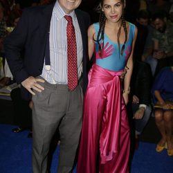 Cósima Ramírez y Pedro J Ramírez en el front row del desfile de Ágatha Ruiz de la Prada en Madrid Fashion Week primavera/verano 2017