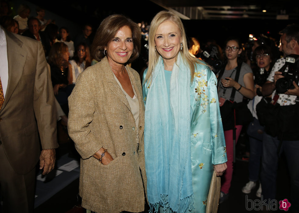 Ana Botella y Cristina Cifuentes en el front row del desfile de Roberto Torretta en Madrid Fashion Week primavera/verano 2017