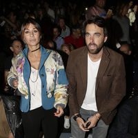 Elena Tablada  y Javier Ungría en el desfile primavera/verano 2017 de Ana Locking en Madrid Fashion Week