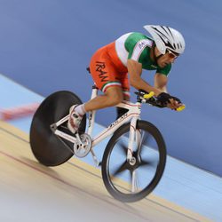 Bahman Golbarnezhad en la prueba de ciclismo Individual de C4-5 1km