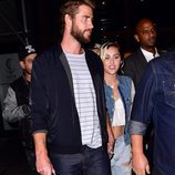 Liam Hemsworth y Miley Cyrus, muy sonrientes y acaramelados en Nueva York