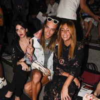 Steisy y Aless Gibaja en el desfile primavera/verano 2017 de Maria Ke Fisherman en la Madrid Fashion Week