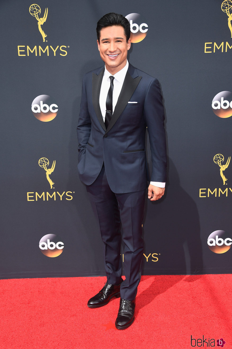 Mario Lopez en la alfombra roja de los Premios Emmy 2016