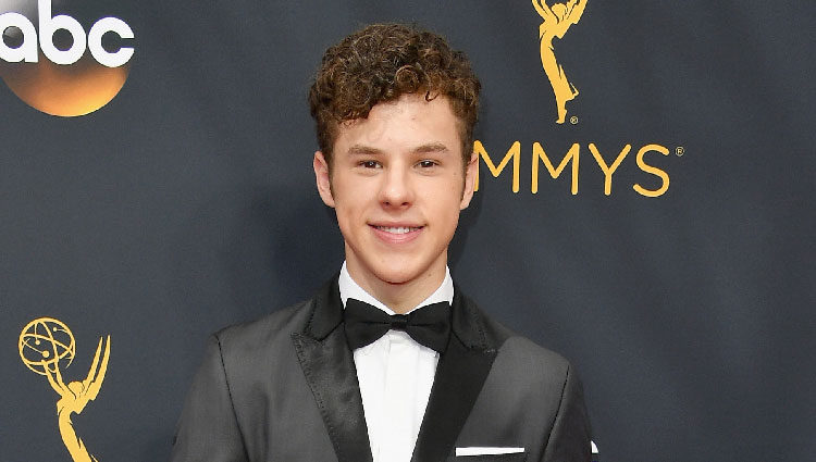 Nolan Gould en la alfombra roja de los Premios Emmy 2016