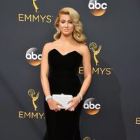 Tori Kelly en la alfombra roja de los Premios Emmy 2016