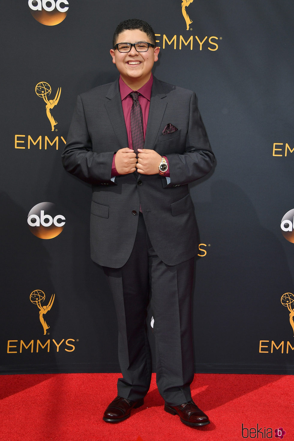 Rico Rodriguez en la alfombra roja de los Premios Emmy 2016