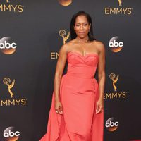 Regina King en la alfombra roja de los Premios Emmy 2016